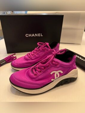 CHANEL Fuchsia Fabric CC Logo Platform Sneakers Size EU 35,5